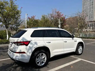 2023 Skoda Kodiaq I Рестайлинг, белый, 2700444 рублей, вид 4