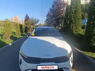 2021 Kia K5 III, белый, 1450000 рублей, вид 1