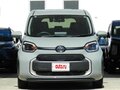 2023 Toyota Sienta III, зелёный, 1440548 рублей - вид 1