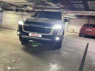 2021 Toyota Land Cruiser 300 Series, белый, 7500000 рублей, вид 3