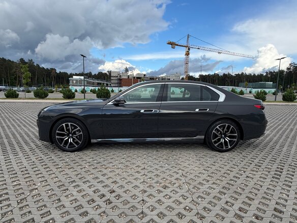 2023 BMW 7 серии 740d xDrive VII (G70), серый, 10200000 рублей - вид 3