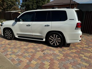 2019 Toyota Land Cruiser 200 Series Рестайлинг 2, белый, 8300000 рублей, вид 2
