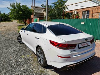 2019 Kia Optima IV Рестайлинг, белый, 2050000 рублей, вид 1