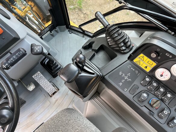 2008 Caterpillar 428, жёлтый, 7600000 рублей - вид 8