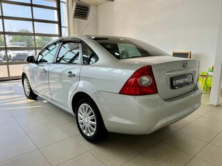 2010 Ford Focus II Рестайлинг, серебристый, 629900 рублей, вид 4