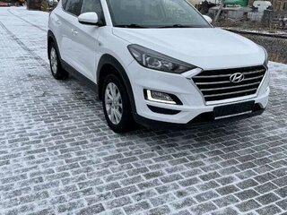 2020 Hyundai Tucson III Рестайлинг, белый, 2600000 рублей, вид 3