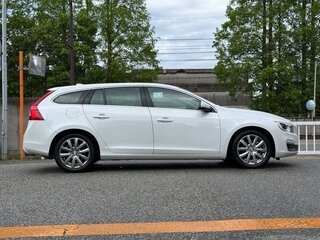 2017 Volvo V60 I Рестайлинг, белый, 967911 рублей, вид 4