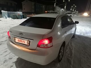 2012 Toyota Belta I, белый, 1300000 рублей, вид 3