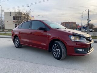 2017 Volkswagen Polo V Рестайлинг, красный, 1350000 рублей, вид 2