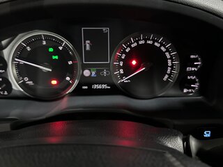 2016 Toyota Land Cruiser 200 Series Рестайлинг 2, белый, 5650000 рублей, вид 5