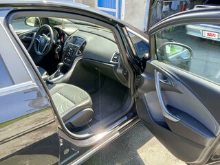 2013 Opel Astra J Рестайлинг, чёрный, 860000 рублей, вид 1