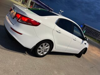 2016 Kia Rio III Рестайлинг, белый, 1150000 рублей, вид 5