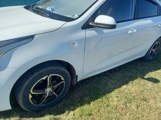 2020 Kia Rio IV, белый, 1600000 рублей, вид 3