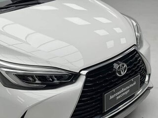2022 Toyota Yaris L X XP150 Рестайлинг, белый, 1540000 рублей, вид 5
