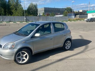 2001 Toyota Vitz I (P10), серебристый, 430000 рублей, вид 2