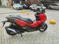 2025 Honda ADV350, красный - вид 1