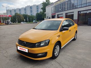 2017 Volkswagen Polo V Рестайлинг, жёлтый, 420000 рублей, вид 2