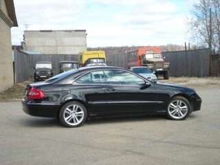 2008 Mercedes-Benz CLK-Класс 200 II (W209) Рестайлинг, чёрный, 1650000 рублей, вид 4