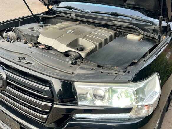 2013 Toyota Land Cruiser 200 Series Рестайлинг 1, чёрный, 8900000 рублей - вид 3