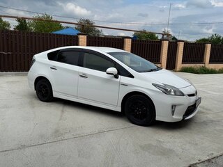 2012 Toyota Prius III Рестайлинг (XW30), белый, 1100000 рублей, вид 4
