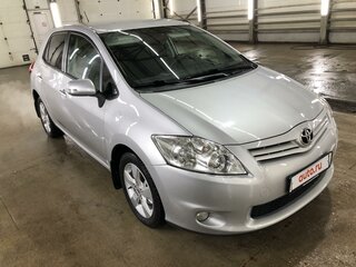 2011 Toyota Auris I Рестайлинг, серебристый, 800000 рублей, вид 3