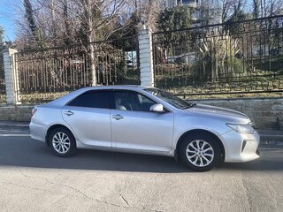 2015 Toyota Camry VII (XV50) Рестайлинг, серебристый, 1950000 рублей, вид 3