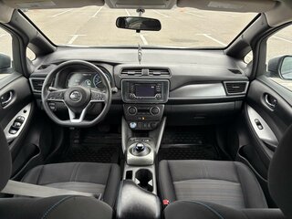 2018 Nissan Leaf II (ZE1), серебристый, 1600000 рублей, вид 2