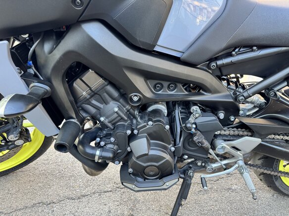 2017 Yamaha MT-09 (FZ-09), серый, 930000 рублей - вид 5