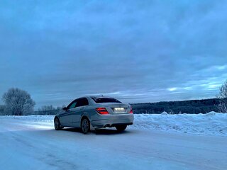 2009 Mercedes-Benz C-Класс 300 III (W204), серебристый, 1050000 рублей, вид 1