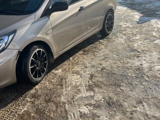 2014 Hyundai Solaris I, бежевый, 850000 рублей, вид 3