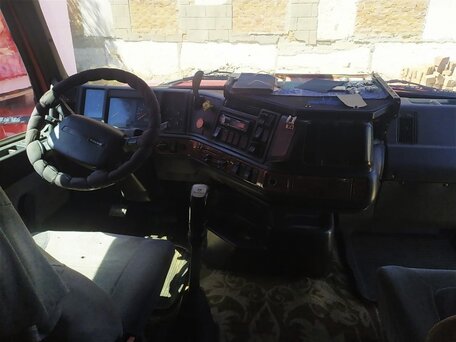 2001 Volvo VNL, красный, 1181997 рублей, вид 3