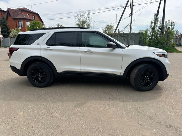 2021 Ford Explorer VI, белый, 3950000 рублей - вид 3