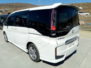 2018 Honda Stepwgn V Рестайлинг, белый, 2650000 рублей, вид 4