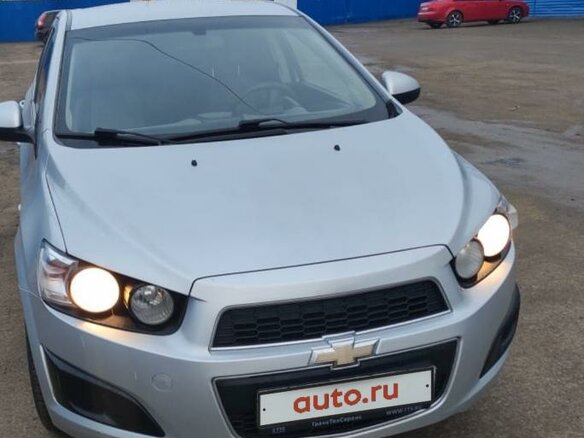 2014 Chevrolet Aveo II, серебристый, 820000 рублей - вид 3