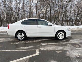 2011 Skoda Octavia DSG7 II (A5) Рестайлинг, белый, 800000 рублей, вид 4