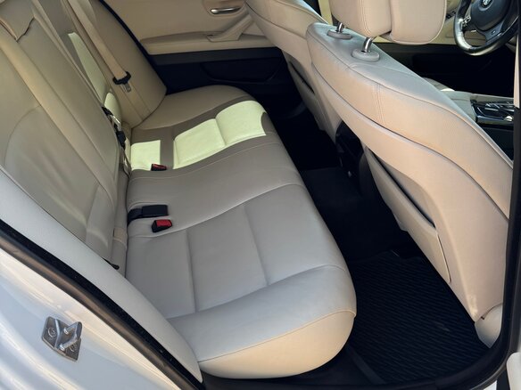2012 BMW 5 серии 525d xDrive VI (F10/F11/F07), белый, 2400000 рублей - вид 11