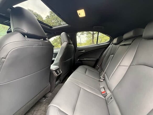 2020 Lexus UX 300e I, серебристый, 1567202 рублей - вид 12