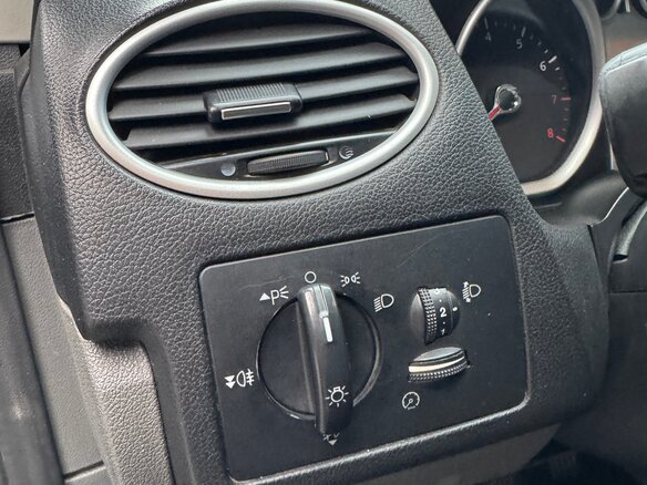 2008 Ford Focus II Рестайлинг, серый - вид 27