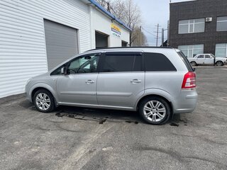 2011 Opel Zafira B Рестайлинг, серебристый, 750000 рублей, вид 1