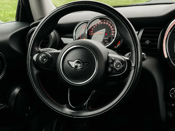 2018 Mini Hatch Cooper III (F55/F56) Рестайлинг, красный, 1819000 рублей - вид 13