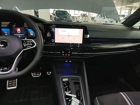 2023 Volkswagen Golf VIII, серый, 1670000 рублей, вид 5