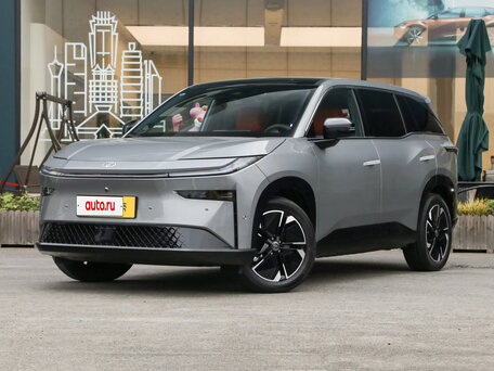 2026 Toyota bZ3X 58.3 kWh, серебристый, 2880000 рублей, вид 1