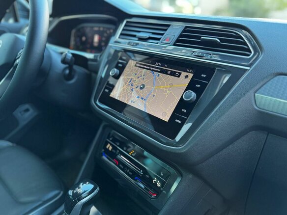 2022 Volkswagen Tiguan II Рестайлинг, чёрный, 2425000 рублей - вид 22