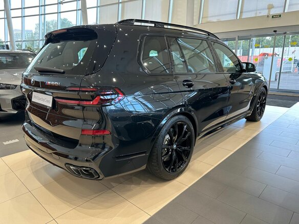 2026 BMW X7 M60i I (G07) Рестайлинг, чёрный, 22200000 рублей - вид 4