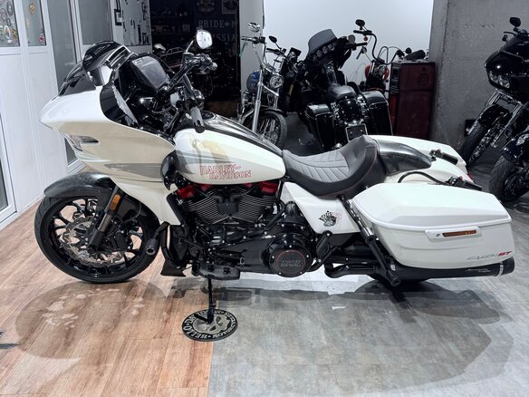 2024 Harley-Davidson CVO Road Glide ST, белый, 4799000 рублей - вид 6