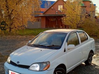 2001 Toyota Platz, белый, 195000 рублей, вид 1