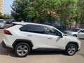 2019 Toyota RAV4 V (XA50), белый, 3500000 рублей - вид 7