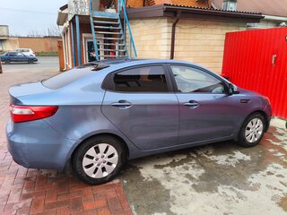 2015 Kia Rio 6-speed III, голубой, 800000 рублей, вид 3