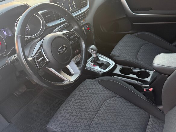 2019 Kia Ceed III, белый - вид 3