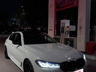 2022 BMW 5 серии 530e VII (G30/G31/G38) Рестайлинг, белый, 4500000 рублей, вид 4